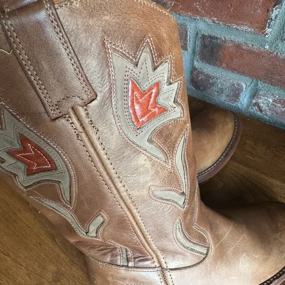 Frye Women's Tan Leather Western Boots - Picture 4 of 8
